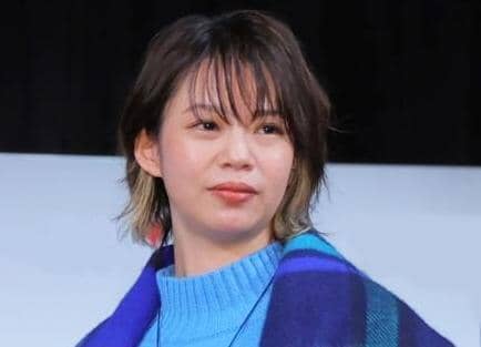 「世界最強女子会」夏冬の美女金メダリスト２人が誕生日会　おそろ名探偵Ｔシャツで寄り添う姿に「素のお２人…いい顔」