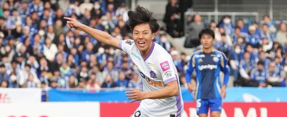 ｢三笘級｣｢オーウェンを彷彿｣紫のワンダーボーイ22歳の“代表デビュー戦”単独ドリブル弾に反響！｢あれくらい強引に行ける選手は宝｣｢W杯メンバーありえる｣の声