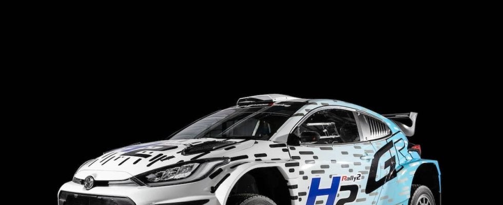TGRがWRCフィンランドでGRヤリス・ラリー2 H2コンセプトを初公開。ユハ・カンクネンがデモ走行