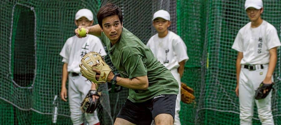 捕球→送球が遅くて「アウトが取れない」ワケ　内野守備で重視したい…握り替えの“前動作”