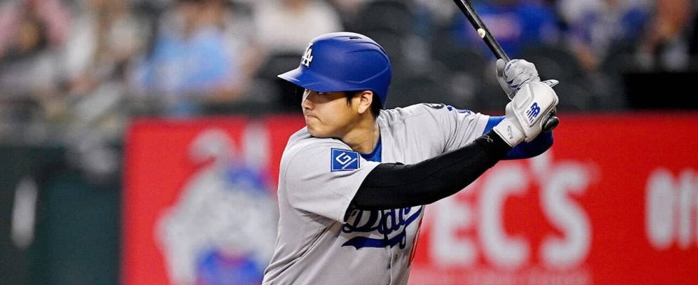 大谷翔平、先頭打者本塁打。現地メディアは「怪物ルーキーに歓迎の挨拶」と伝える