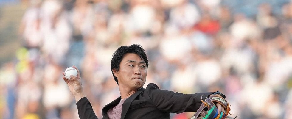 【ヤクルト】青木宣親GM特別補佐がファーストピッチ「みなさんに久しぶりに会えてうれしい」