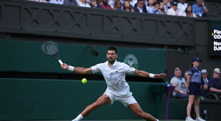 ジョコビッチ、勢いある若手に逆転勝ちし4強！準決勝で王者シナーに挑む「これ以上の挑戦はない」[ウィンブルドン]