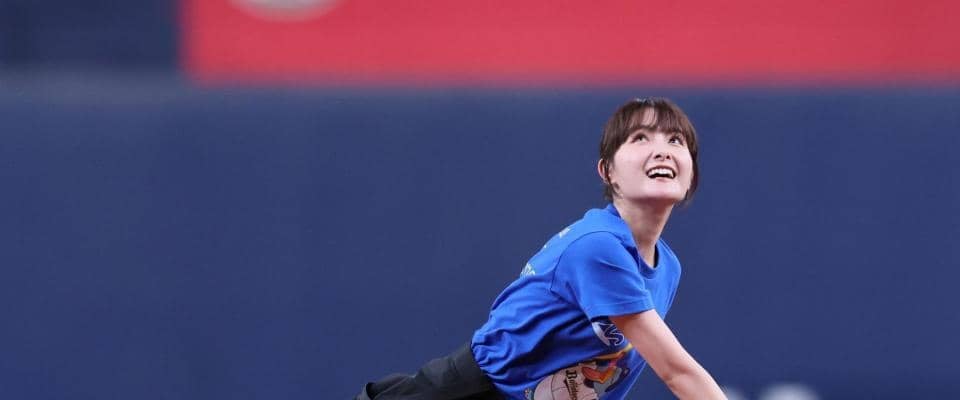 「それはズルいて」人気女優が京セラＤ降臨に球場沸く　青Ｔシャツ＆黒パンツ姿でキュートに投球「かわいい！！」「来た甲斐はあった」