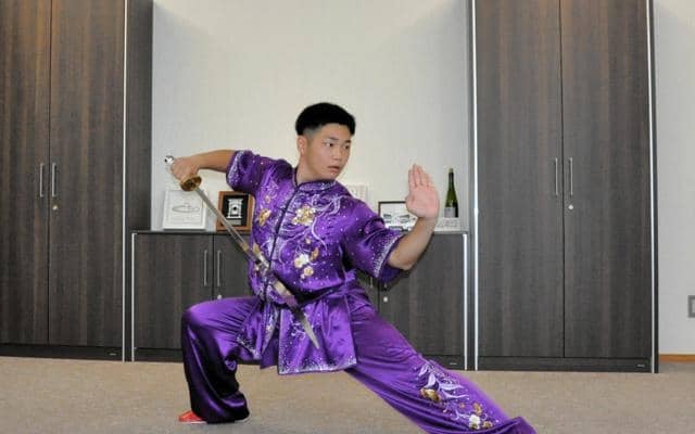 全国大会出場の武術太極拳の高校生、丸亀市長を表敬訪問