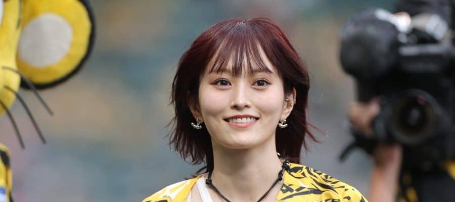 阪神ガチ勢の美女が困惑「ちょっと待ってくれ」　始球式直後…SNSでまさかの投稿