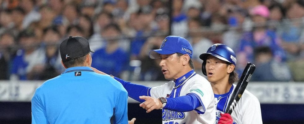 【DeNA】三浦大輔監督が抗議も三振の判定は覆らず…審判団「空振り後に体に当たっていた」
