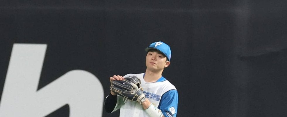 【日本ハム】捕手登録の郡司裕也が野球人生初のセンター守る「ミスったって使っている方が悪い」