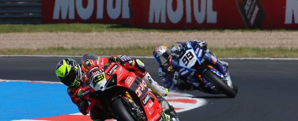 MotoGPへの転向が決定し、ついにラズガットリオグルが9点差に迫る | FIM スーパーバイク世界選手権 2025 第7戦 ドニントンパーク プレビュー