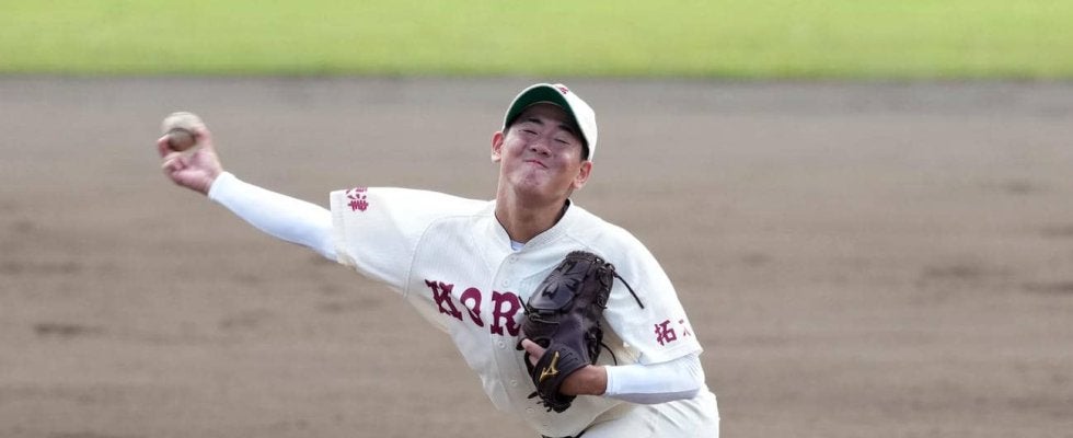 【高校野球】古豪・拓大紅陵、逆転で13年連続の初戦突破　球場満員で外野の芝生席開放／千葉