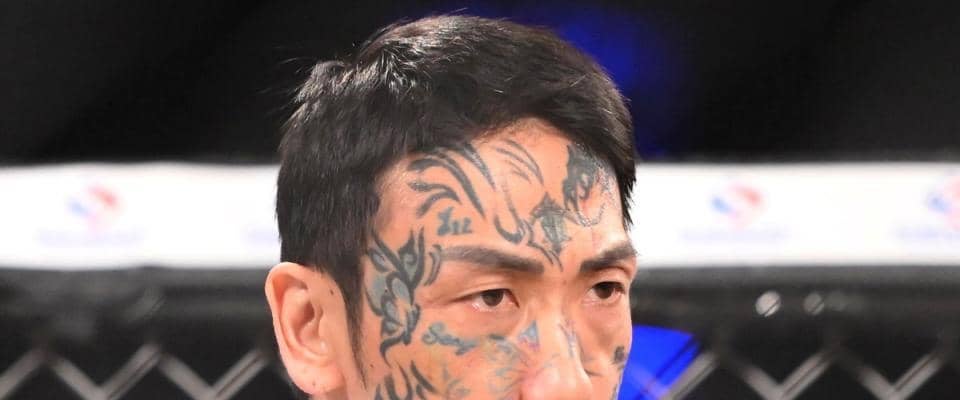 引退宣言の瓜田純士、壮絶に散る　ラストマッチは玉砕４０秒ＫＯ負け　気迫ほとばしらせるも悪魔王子の右拳をアゴに被弾　前のめりに倒れ、リングに大の字　相手は涙
