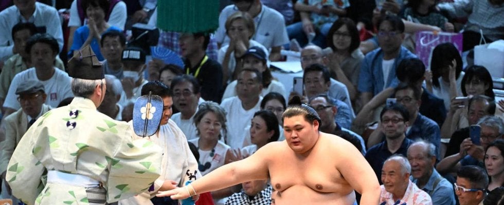 大の里が完勝発進、史上初の３代連続新横綱Ｖへ初めてだらけ…大量の汗も「その中で勝てた」