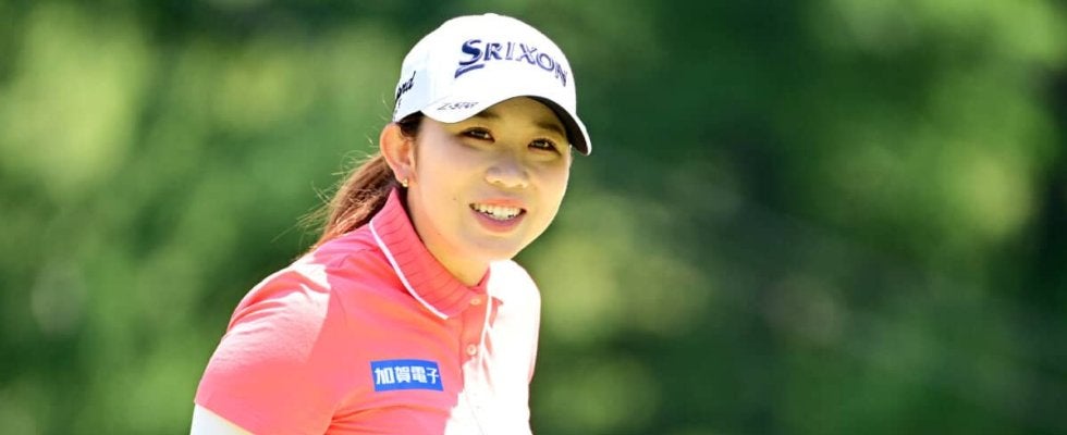 内田ことこ、4日間大会で6打差つけ完全V「地元で初優勝を挙げられて嬉しい」