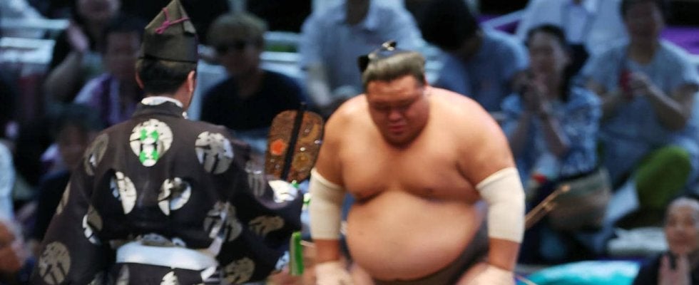 朝乃山が痛恨黒星　足を滑らせる格好も言い訳せず「今日で終わったわけじゃない」と巻き返し意欲