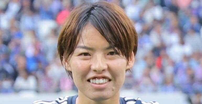 なでしこジャパン・熊谷紗希が結婚発表「最大のライバルであり、最強のパートナーである彼と共に」純白ドレスの結婚写真も公開【全文】