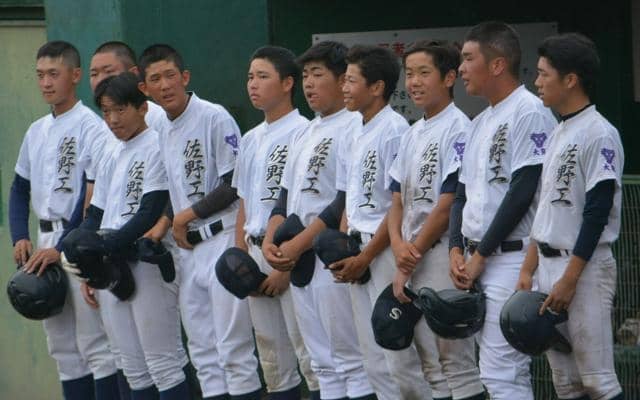 夏は絶対に単独出場　10人で挑んだ佐野工科、最後まであきらめず