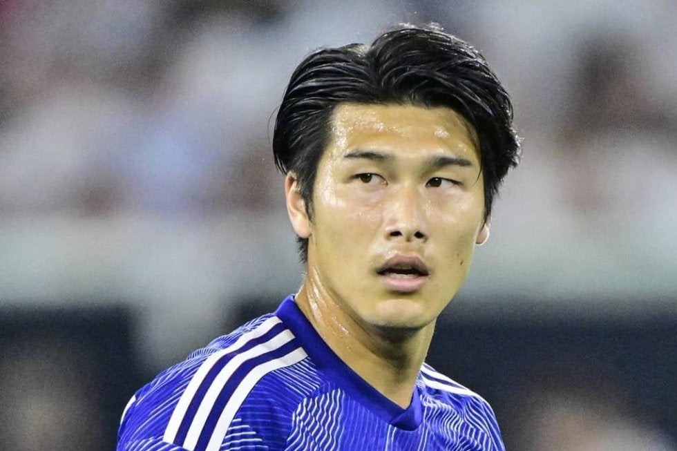 ｢移籍初ゴール｣｢キャンドゥみたい｣チェコ移籍DF橋岡大樹の“超満員”新天地デビュー戦での左足ボレー弾が話題！｢背番号8とかどうしたんw｣の声