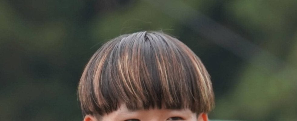 【なでしこ】藤野あおば白馬に乗って森林をいく　インスタで山梨サントリー工場訪問などの写真公開