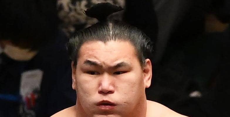横綱豊昇龍が２日連続で金星配給　平幕安青錦のわたし込みに不覚　新横綱大の里は３連勝　大関琴桜は２敗目、小結高安に敗れる