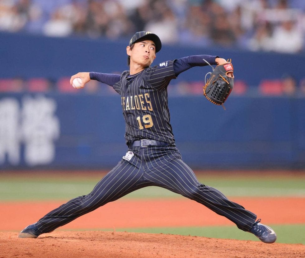 オリックス　山岡泰輔投手　アクスタ オリックス 山岡泰輔投手 グッズ - メルカリ