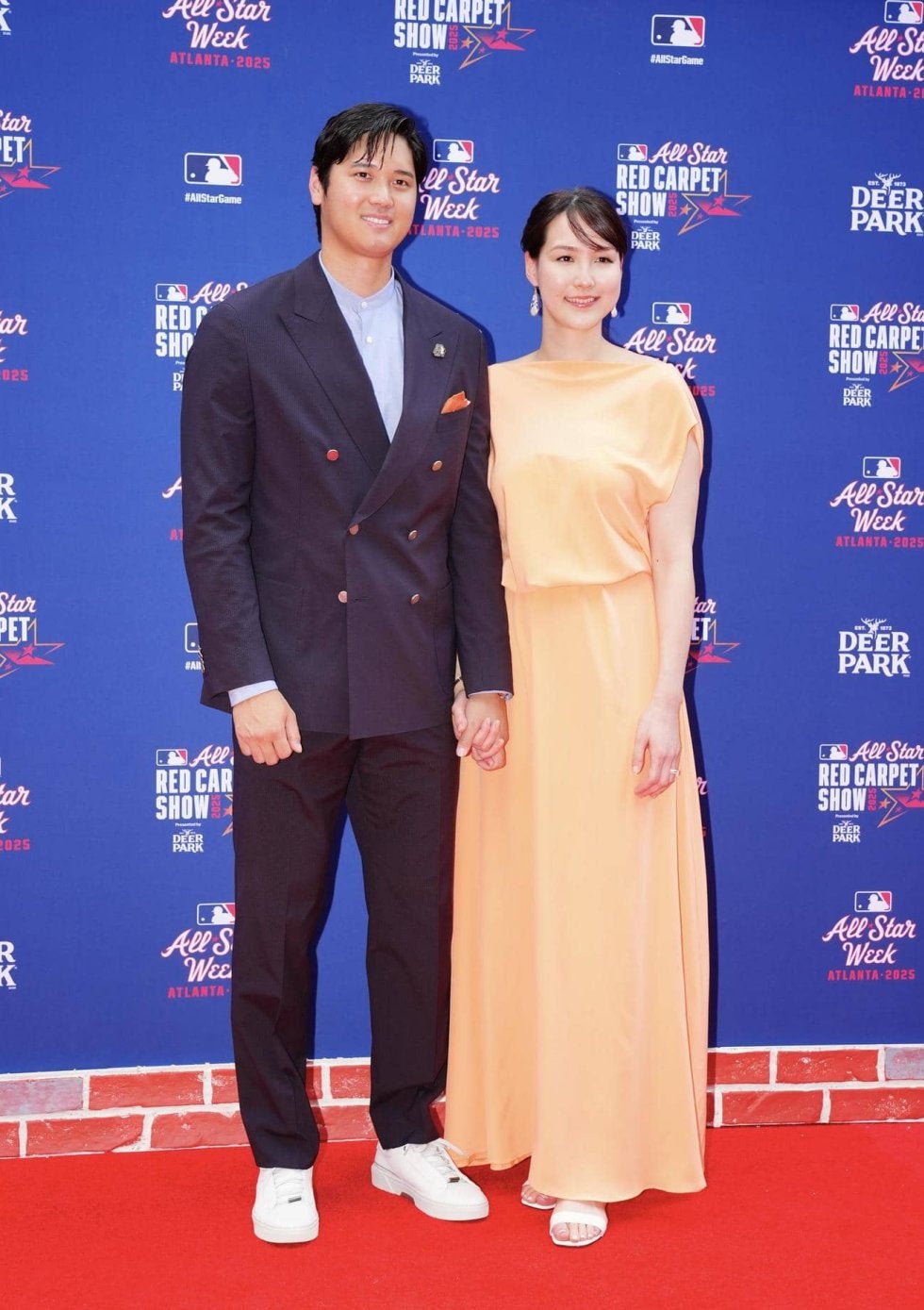 【まこゆママ  様  専用】★ 大谷翔平 ★【 Ｌ 】 大谷翔平、紺色のシンプルスーツで登場「妻に合わせて選んだ
