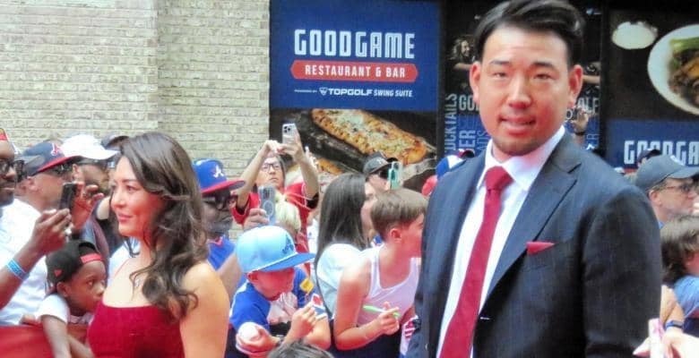 菊池雄星　家族でエンゼルスコーデ「家族にとっても非常に特別な時間」幸せ溢れる「選ばれてよかった」