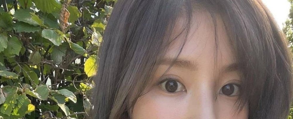 日本代表MF・堂安律、美人妻のお腹に当てた視線と意味深ジェスチャーに騒然！　花嫁姿に｢りかちゃん人形出して欲しいくらい国宝級｣の声