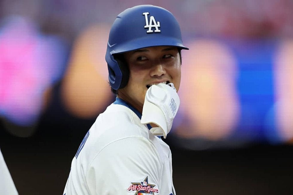 大谷翔平、技ありセンター前ヒット＆ホームラン性の大飛球で笑顔