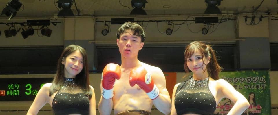 ボクシング　デビュー戦対決で冨沢奏太が１回ＴＫＯ勝ち　開始わずか１０秒でダウン奪う　「目標は新人王」