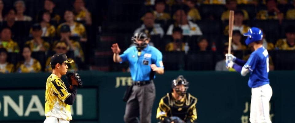 阪神・早川太貴がプロ初登板でまさかのボーク「すごい緊張」「多分人生初」三塁走者の生還を許す　甲子園もざわつく