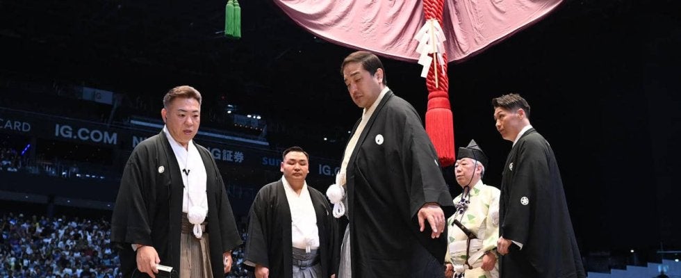 43代式守伊之助が阿炎－豊昇龍の一番で軍配差し違え　八角理事長に進退伺いを申し出るが慰留