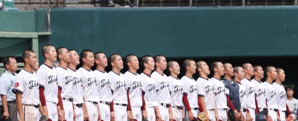 【高校野球】今大会で勇退の野呂監督率いる桐光学園が４回戦へ　エース加賀６回無失点／神奈川