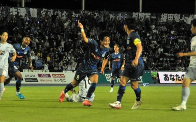 ホーリーホック、斎藤選手の2得点などで富山に快勝　3カ月負けなし