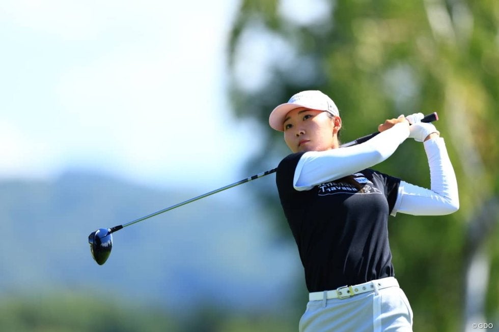 石井理緒ら3人が首位で最終日へ 一ノ瀬優希は2打差5位