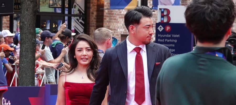 米ファンが虜…日本人夫妻は「めちゃくちゃ綺麗」　MLBが選出、スターたちの豪華さ