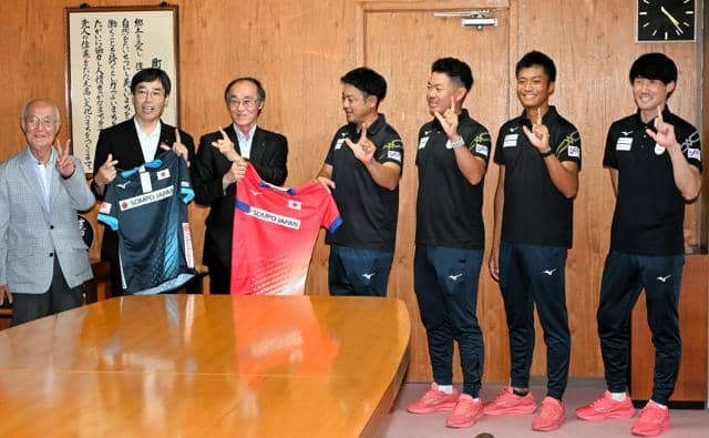 ホッケー男子日本代表が岩手町で初合宿　子どもらとふれあいも