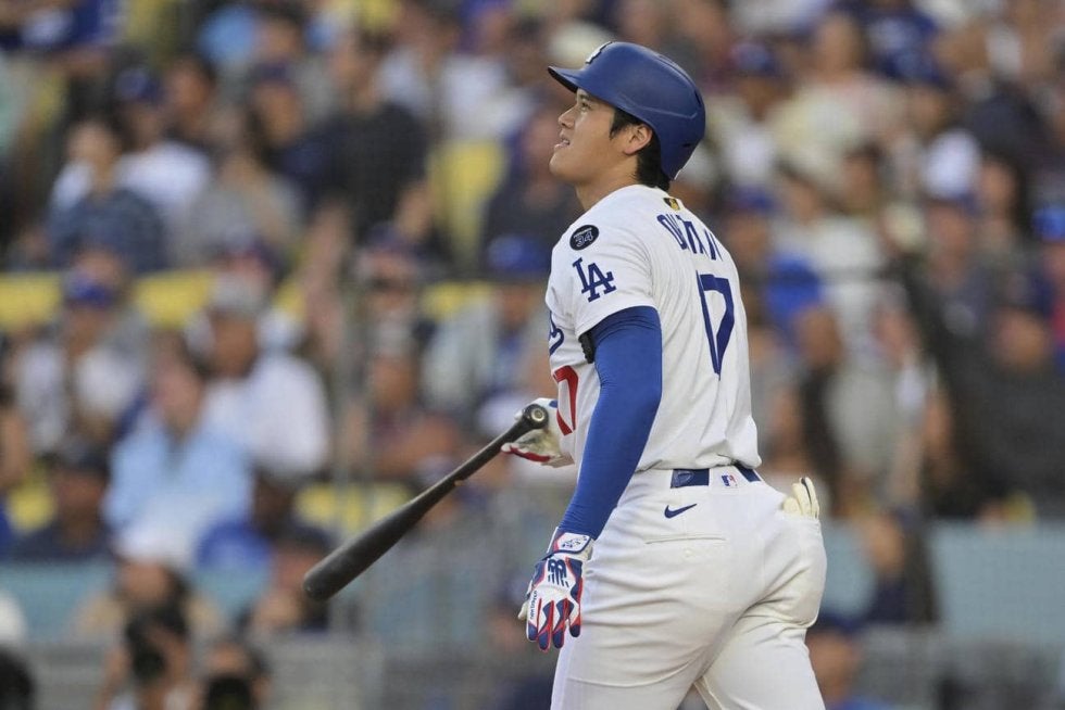 尾谷にしょーへい Shohei with an EPIC BAT FLIP for his 35th HR of the season