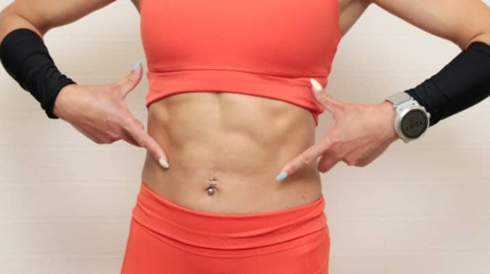 【1週間でお腹をタテに割る】立ってできる「立ち腹筋」7日間メニュー