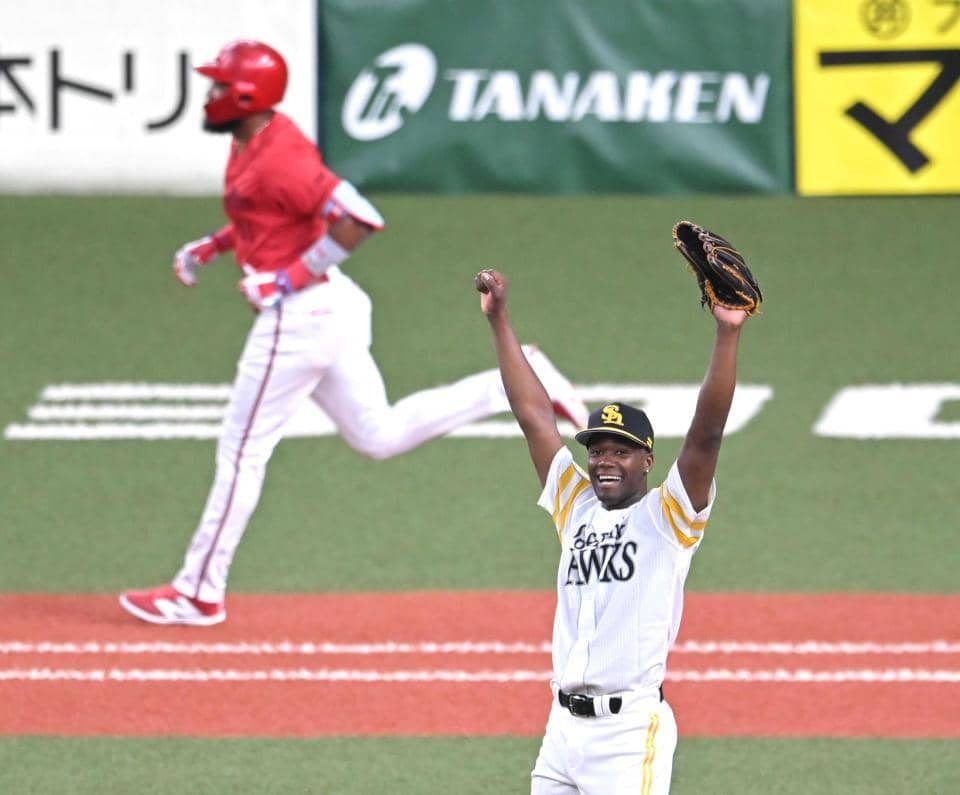 モイネロ選手　35 直筆サインボールバレンタインver. 投げ込み モイネロ選手 35 直筆サインボールバレンタインver. 投げ込み