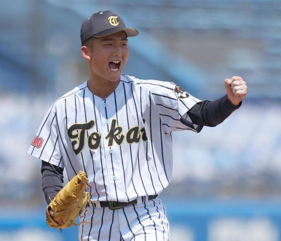 東海大菅生が4戦連続完封勝利で3年ぶり4強 フェンス激突で