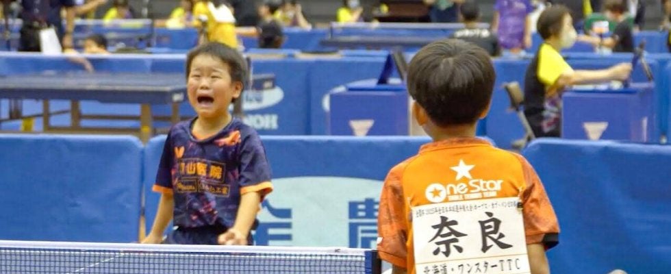 今大会最年少「5歳4ヶ月」vs 小学2年生！最後は涙を流しながら戦う..1勝1敗で予選突破！佐藤鷹飛【卓球 全農杯2025】