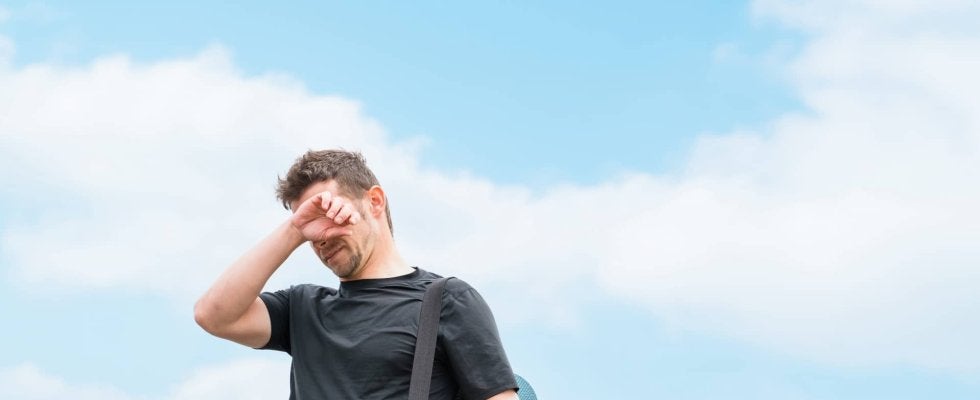 熱中症が不安な日に“80円で1日だけ”保険に入れる！しかもスマホで簡単【ドコモの神サービス】