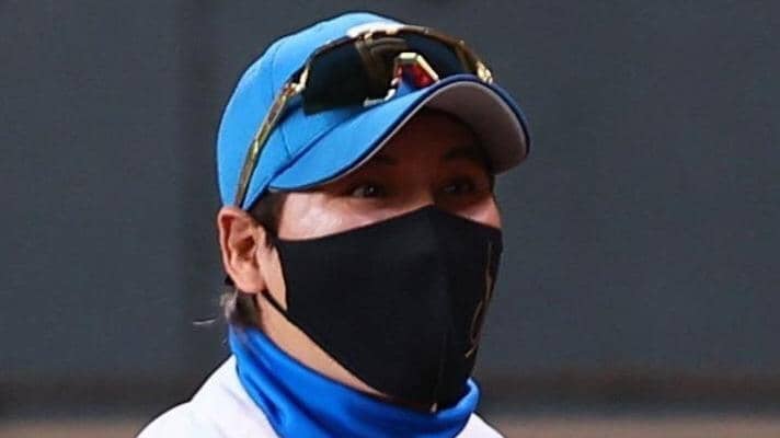 新庄監督が異例の先発メンバー発表？！　日本ハムの大阪移動便が遅延　「スタメンの選手は空港で体動かしといてちょうだい」と投稿