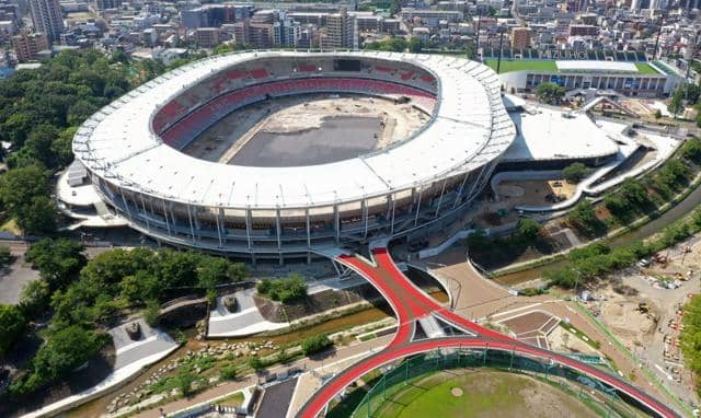 屋根は白い雲のように　愛知・名古屋アジア大会へ巨大競技場工事進む