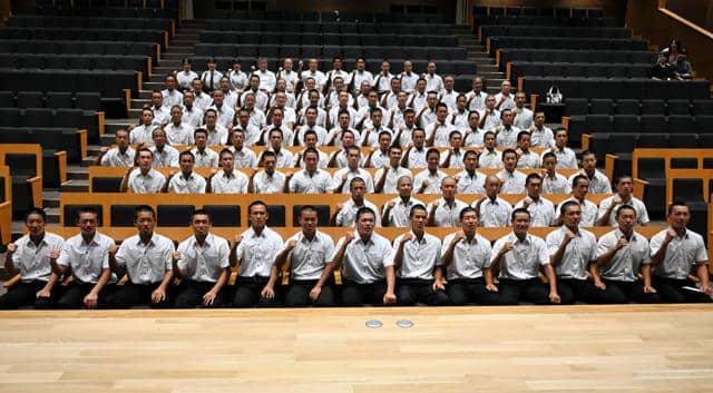 鳥取城北の主将「一戦一戦全力で」　選手ら、甲子園に向けて出発