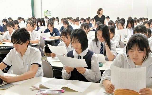 高校野球の球場アナウンス、もう一つの夏　知らない選手に思いを