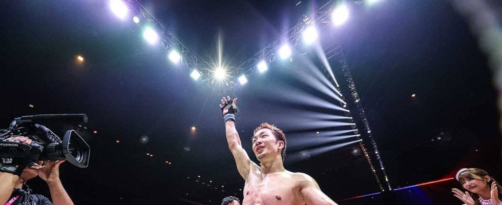 【超RIZIN.4】朝倉未来のサイン入りグローブが今大会最高額“70.5万円”　2番目に高額で落札されたのは、死闘の末に最終回TKOで敗れたあの選手