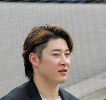 金足農エース吉田「びっくり」　練習場に兄・輝星、汗流す後輩見守る