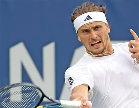 ズベ 逆転勝ちで王者の連覇阻止