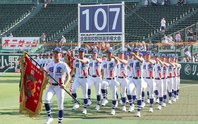 明豊、開会式で堂々と行進　大優勝旗「持って帰りたい」岡田主将